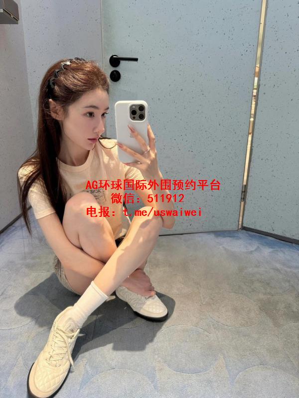 人气高颜值校花亦歆