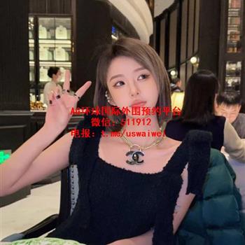 短发美女主播Corin