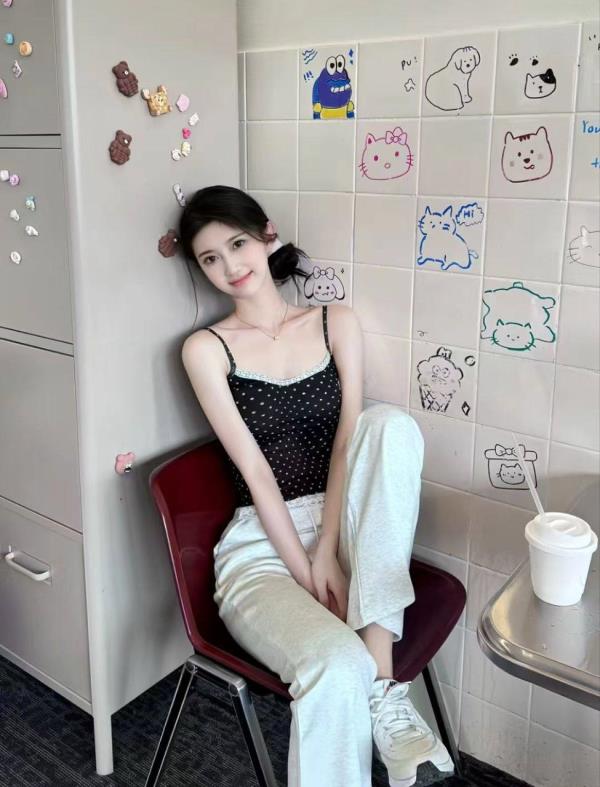 甜美初恋脸模特栀小董
