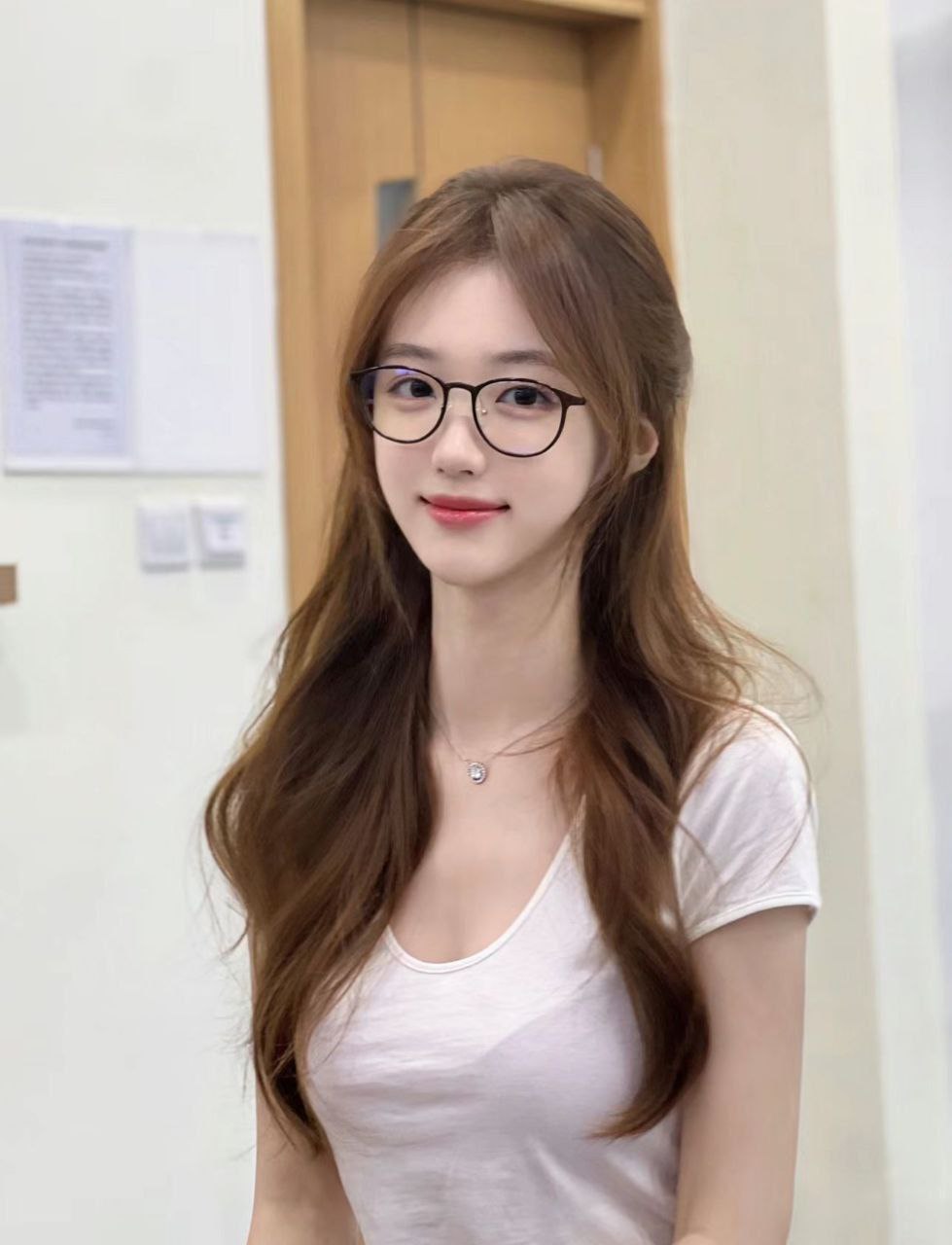 身姿曼妙少女怡洁