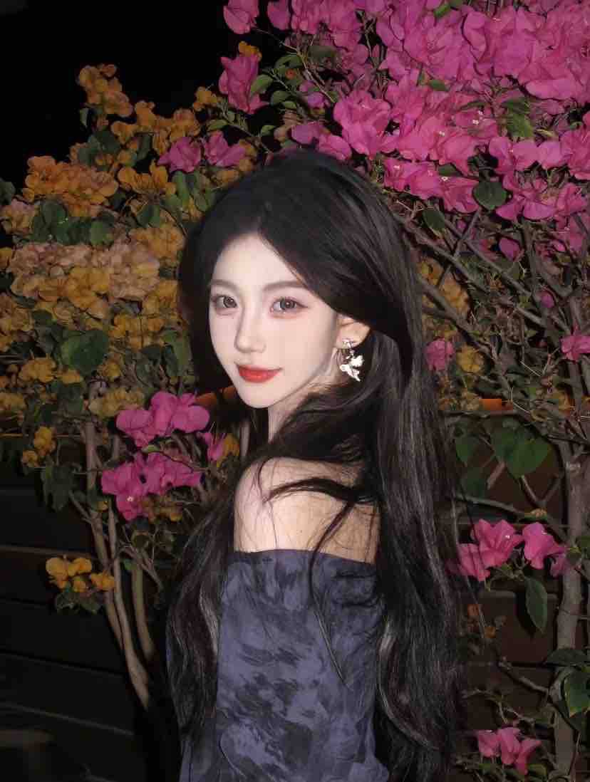 清冷气质美女校花Zane