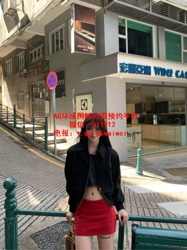 穿搭时髦留学生瑞莎