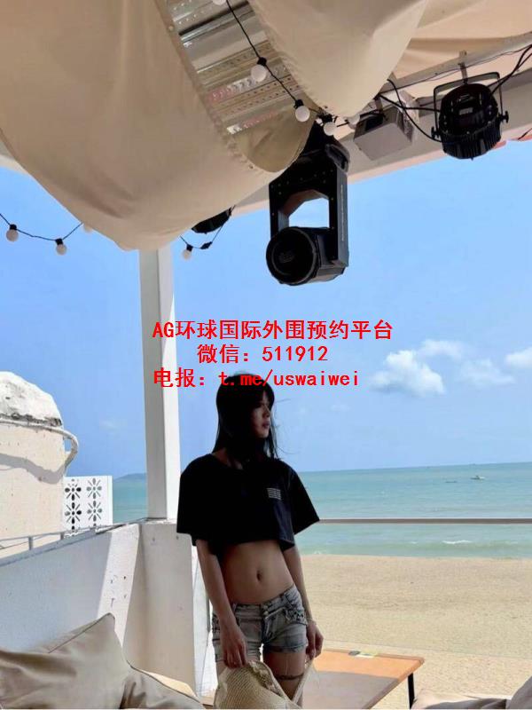 穿搭时髦留学生瑞莎