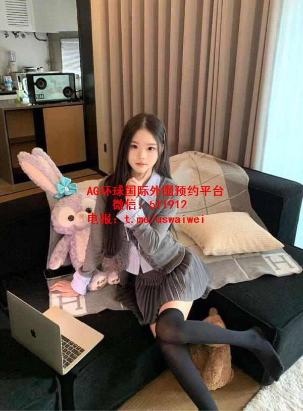 可爱动人学妹小团子