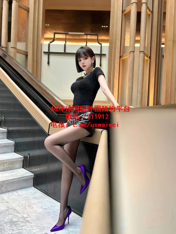 时尚短发辣妹纭纭