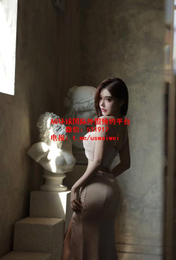 性感系网红Sarel