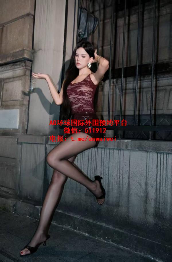 高冷脸车模Serena