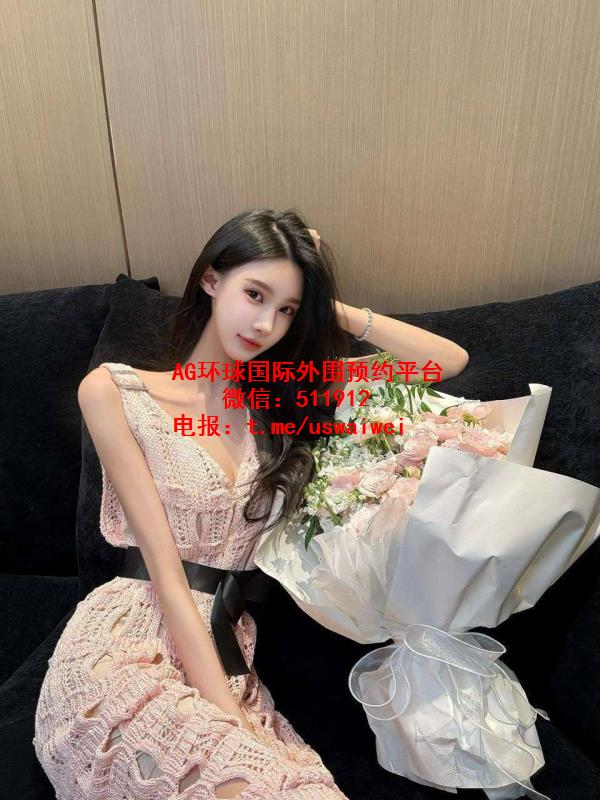 天鹅颈骨感型模特Liliana