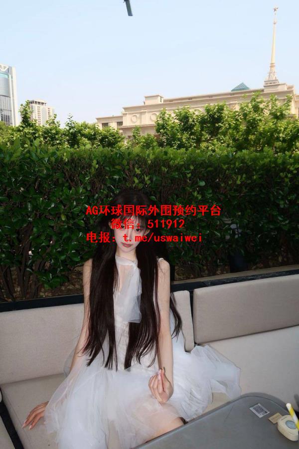 清爽素颜美女忆彤