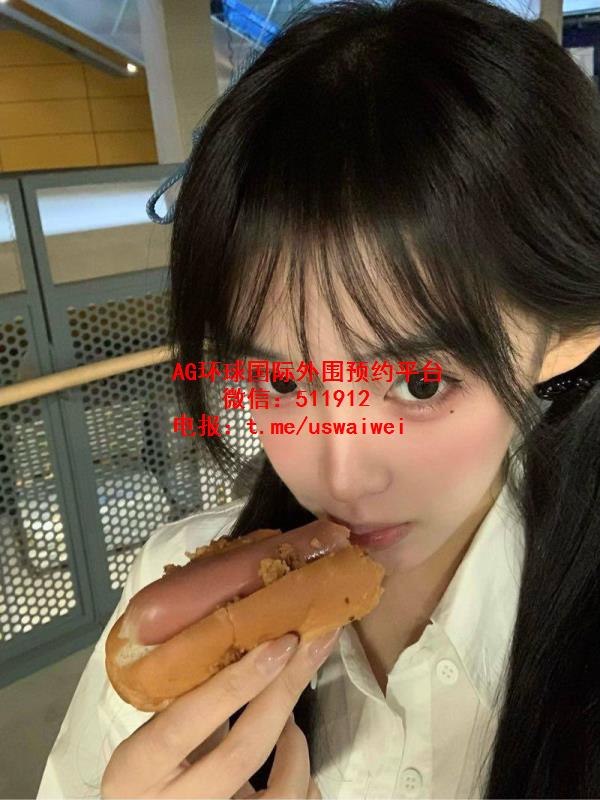 清爽素颜美女忆彤
