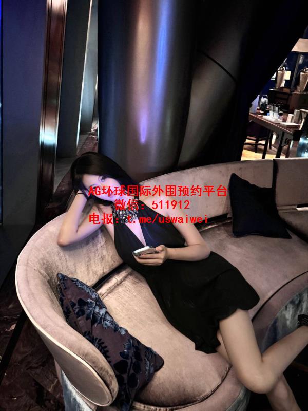 短发时装模特Amy