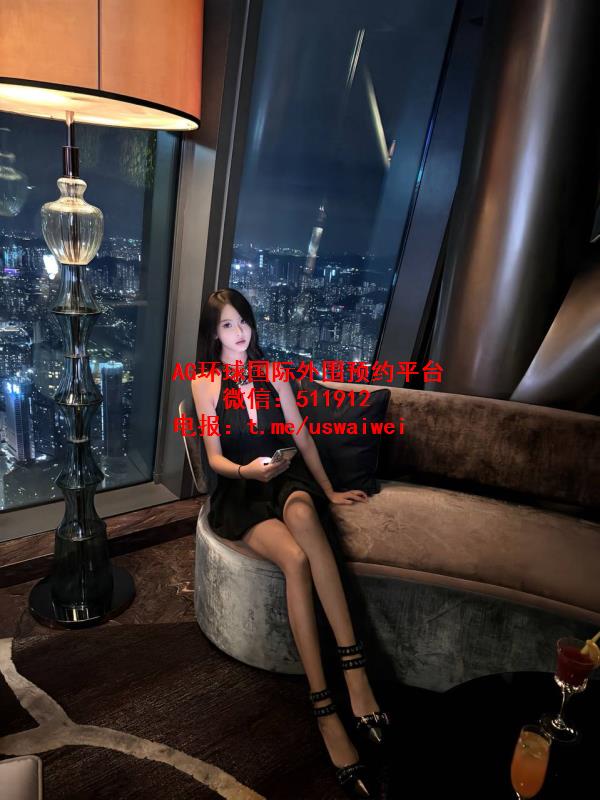 短发时装模特Amy