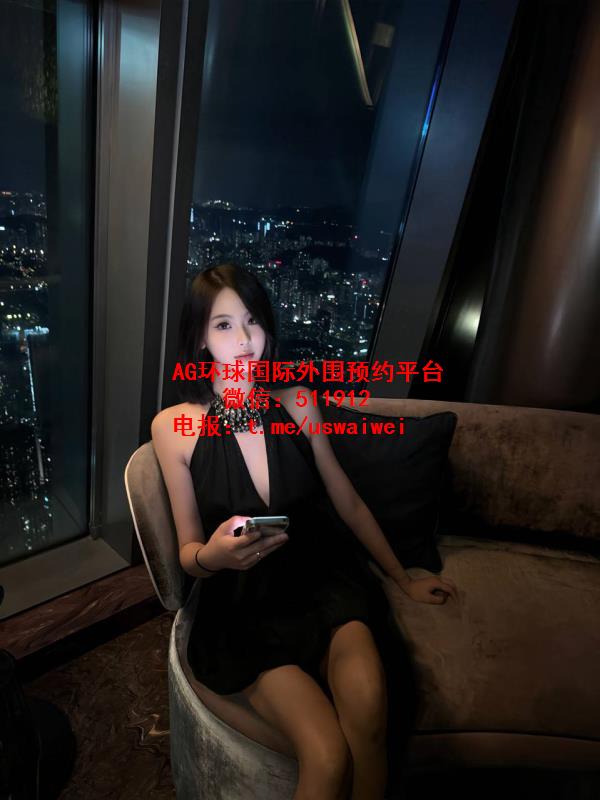 短发时装模特Amy