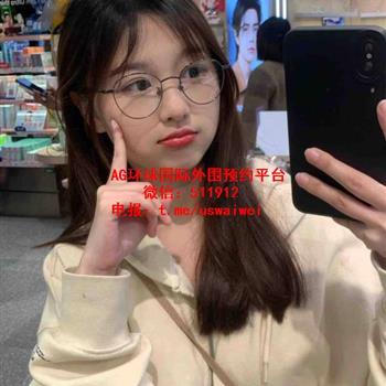 社交平台乖乖女露妍