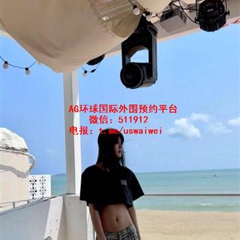 穿搭时髦留学生瑞莎